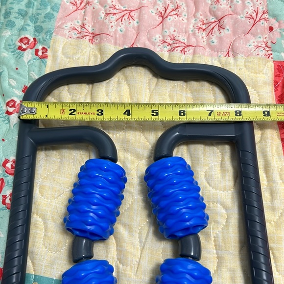 Athletic Works leg or neck Massager. Muscle Roller Gray/Blue - Picture 3 of 3